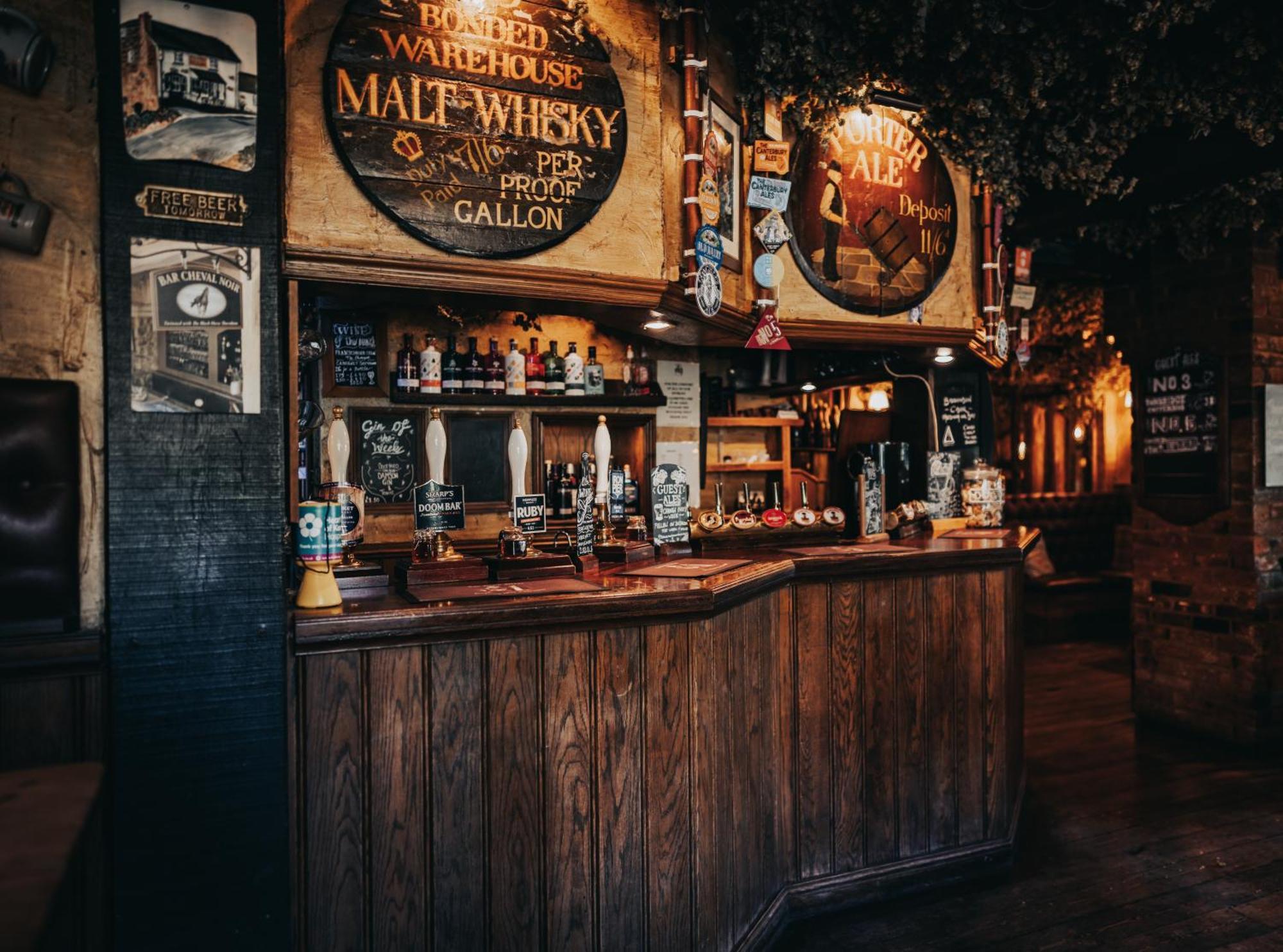 The Black Horse Inn Мейдстън Екстериор снимка