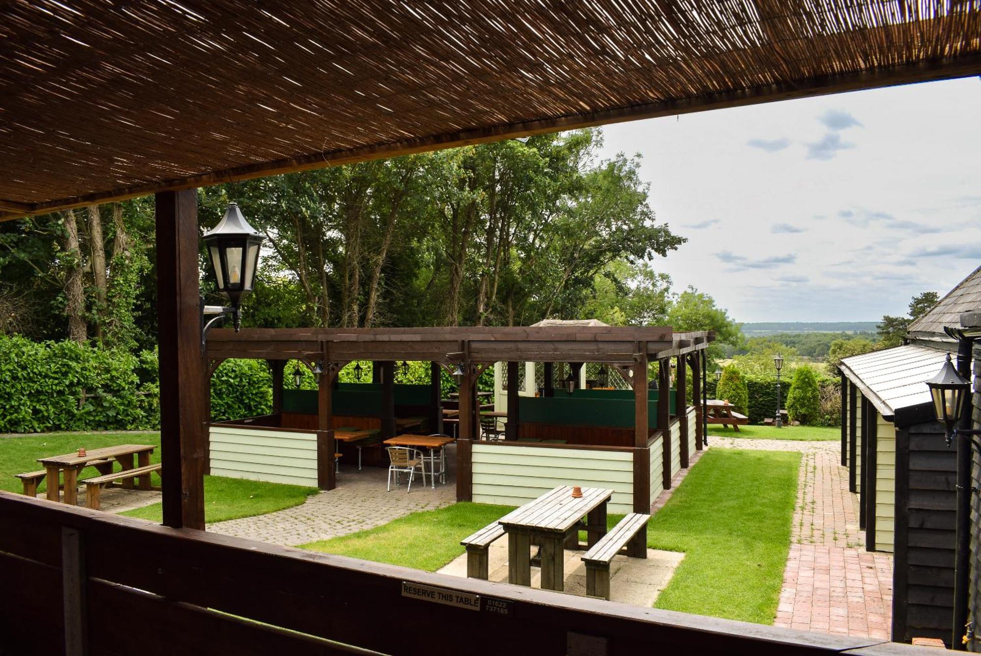 The Black Horse Inn Мейдстън Екстериор снимка